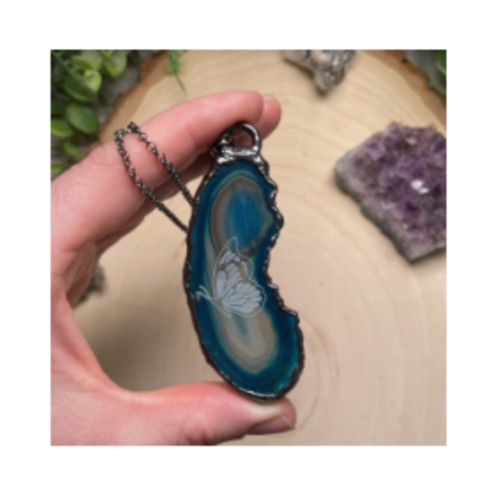 NWT Agate Etched Butterfly Necklace